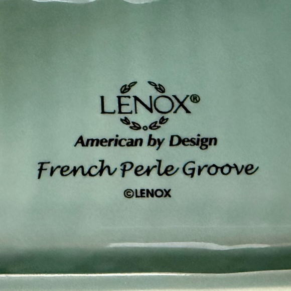 Lenox American by Design French Perle Groove Sq. Ceramic Tissue Holder- Ice Blue - Picture 9 of 10